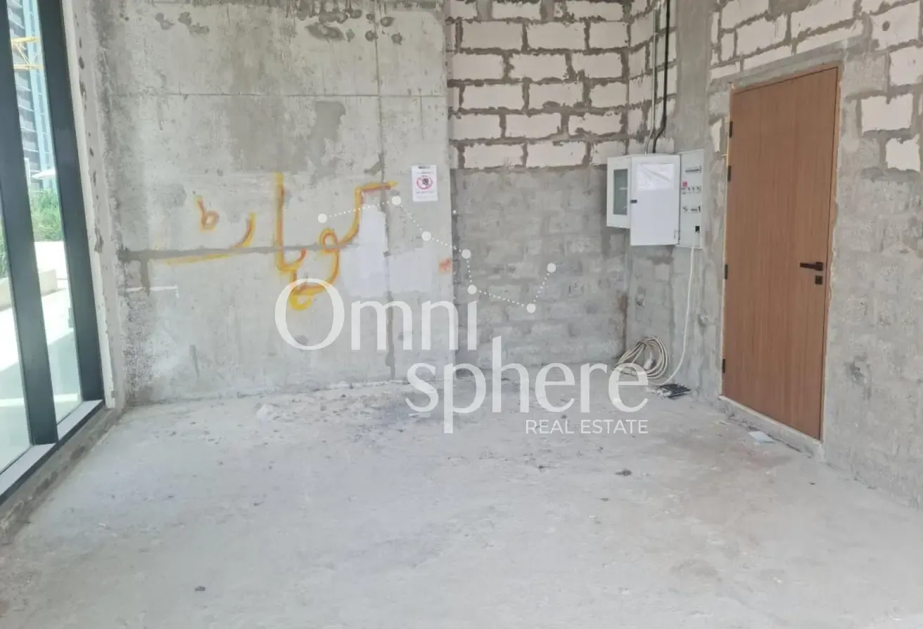 Corner Unit | Vacant | Prime Location