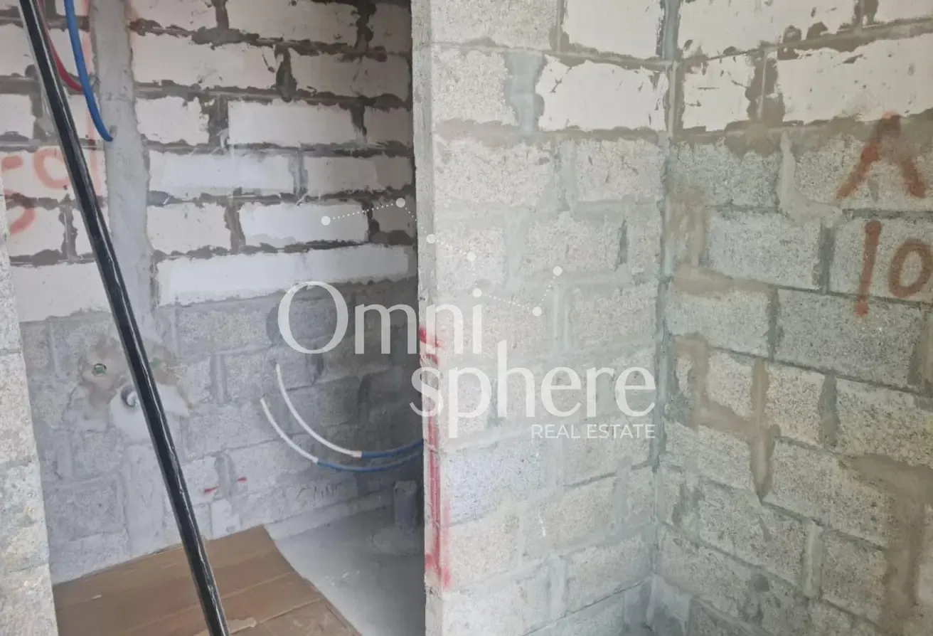 Corner Unit | Vacant | Prime Location