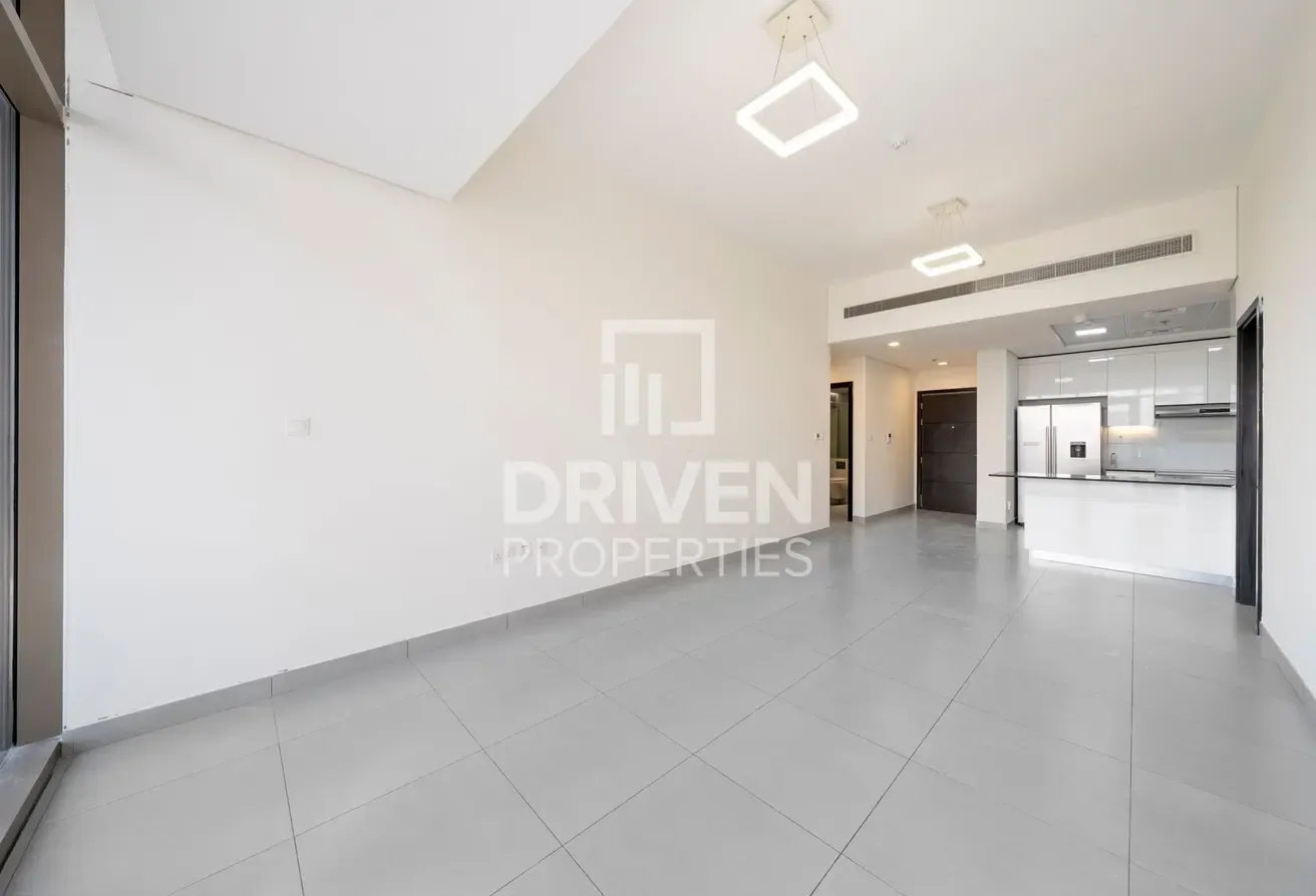 Spacious Layout | Vacant now | Dynamic Area