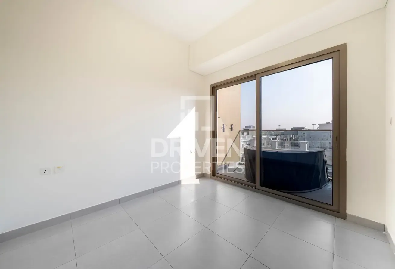 Spacious Layout | Vacant now | Dynamic Area
