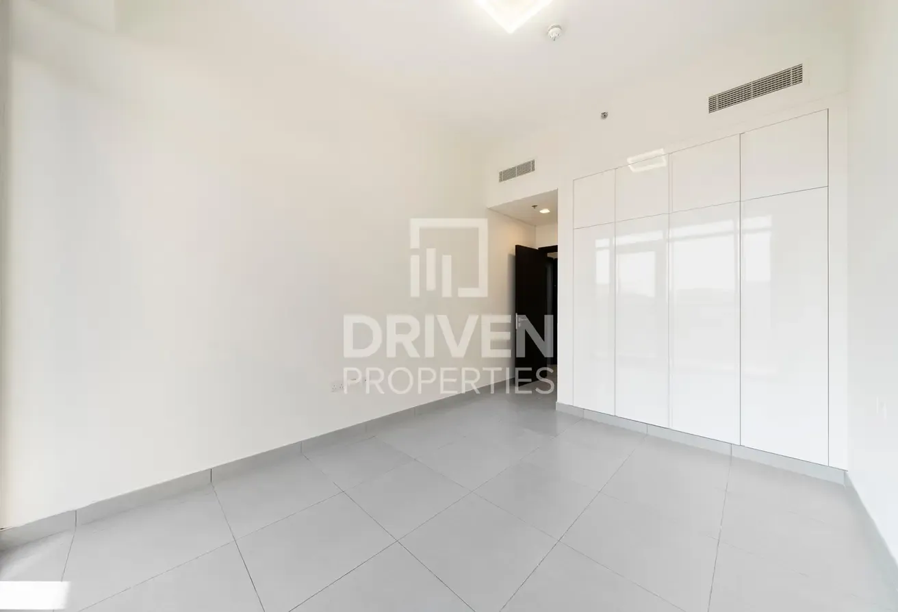 Spacious Layout | Vacant now | Dynamic Area