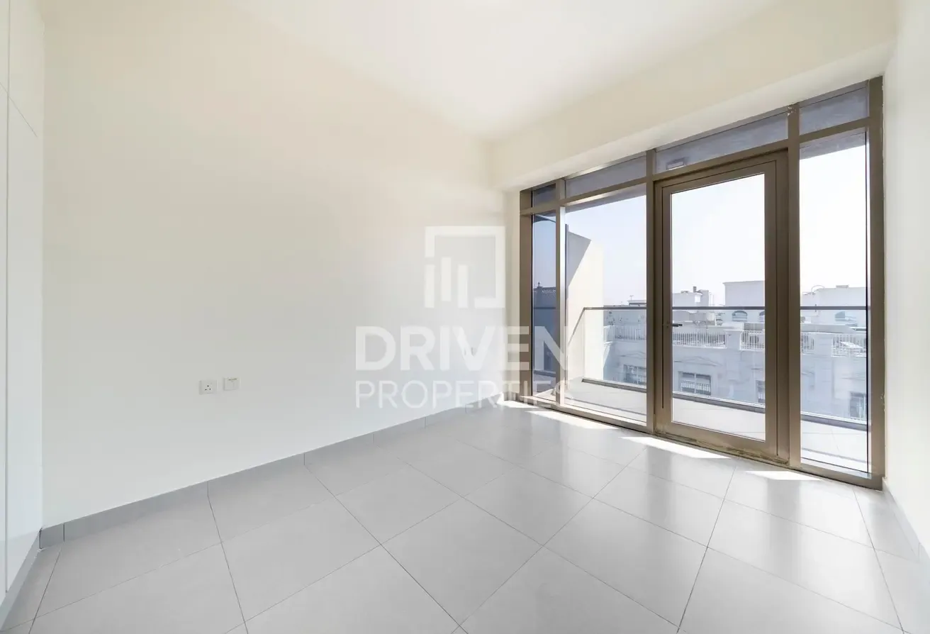 Spacious Layout | Vacant now | Dynamic Area
