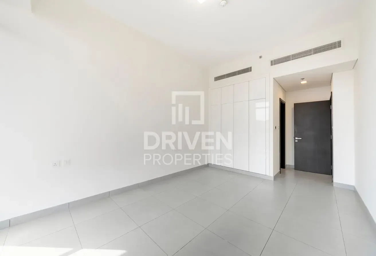 Spacious Layout | Vacant now | Dynamic Area
