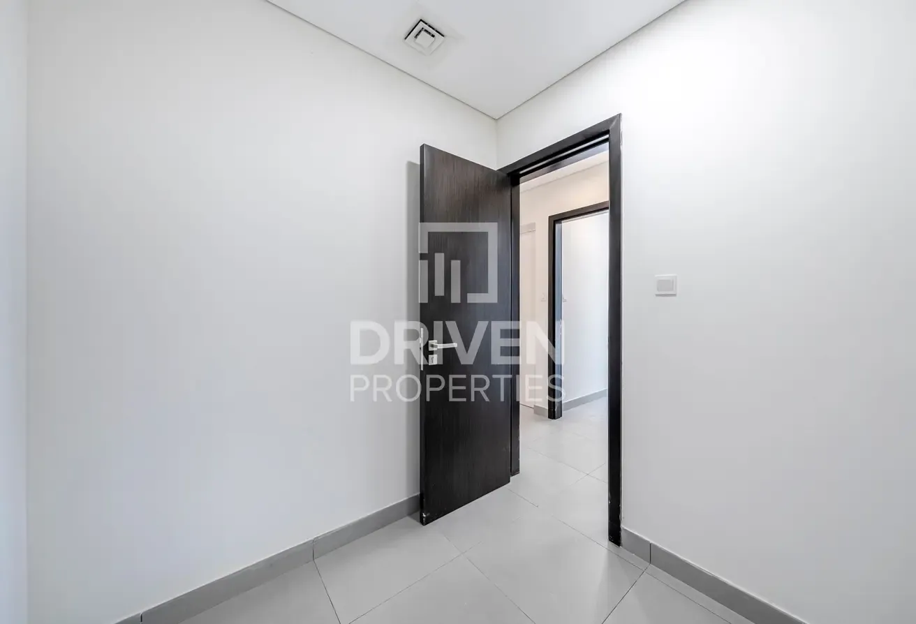 Spacious Layout | Vacant now | Dynamic Area