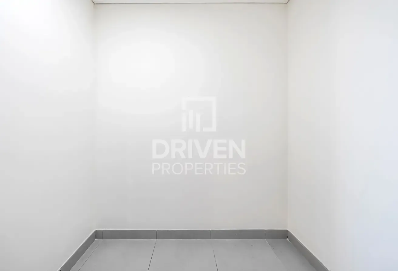 Spacious Layout | Vacant now | Dynamic Area