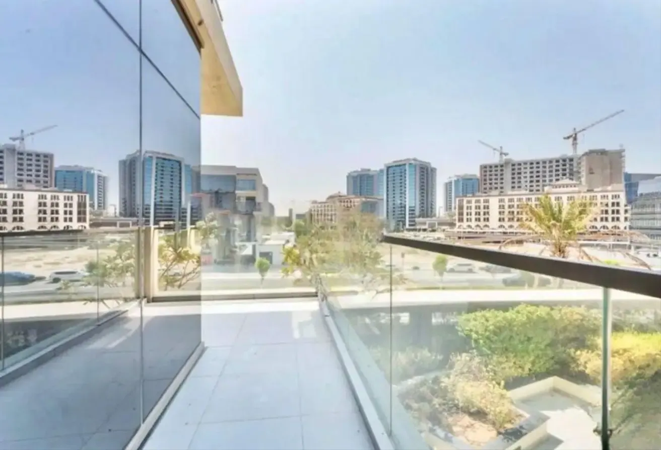 Mid Floor | Corner | Pool View | Spacious