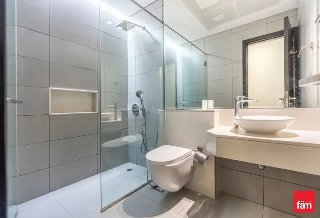 Mid Floor | Corner | Pool View | Spacious