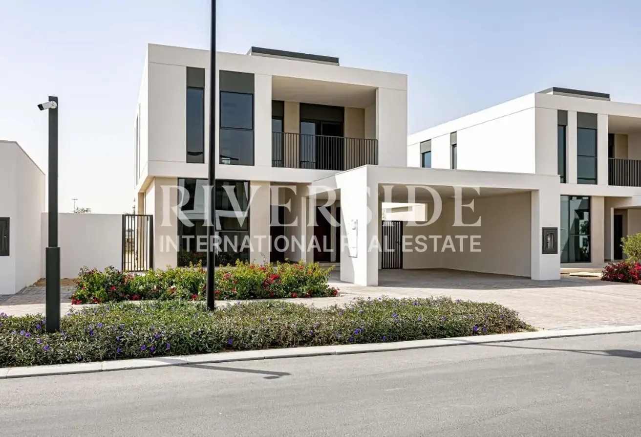 Golf Course Community | Large Plot | Standalone