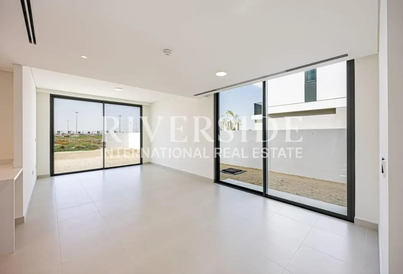 Golf Course Community | Large Plot  | Standalone