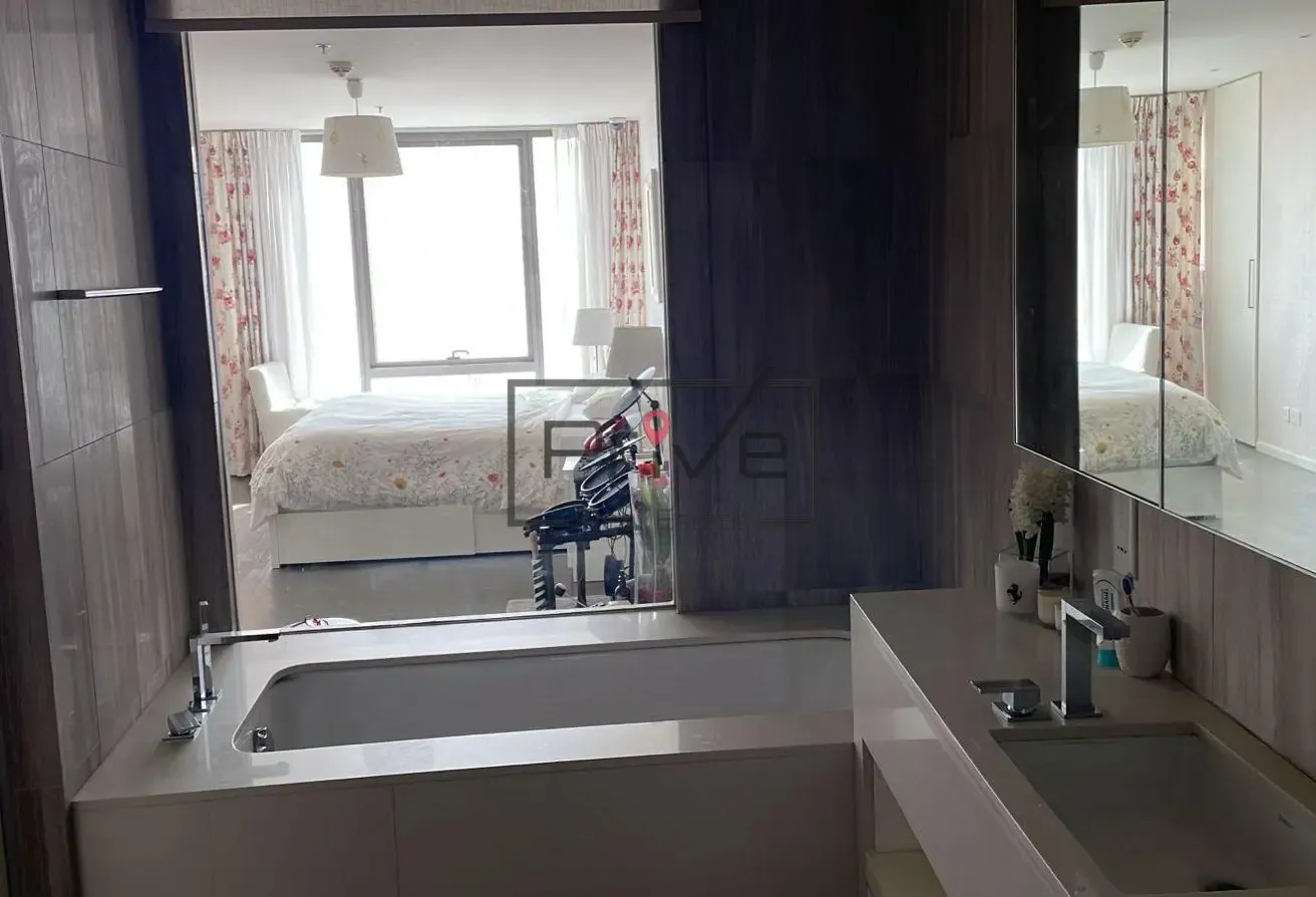 Furnished Upgraded  High Floor |Vacant on Transfer