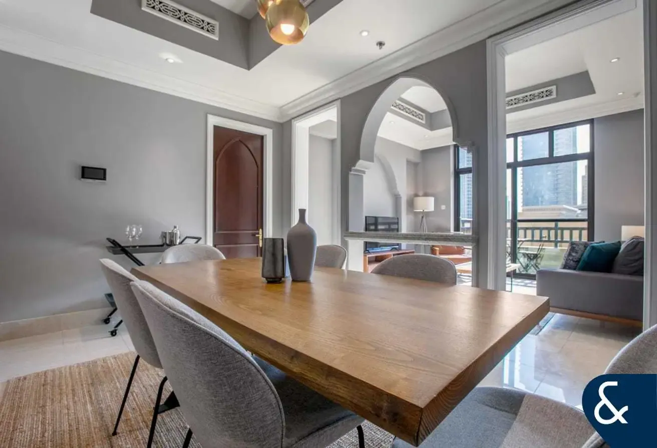 Old Town Island | Vacant | Spacious Layout