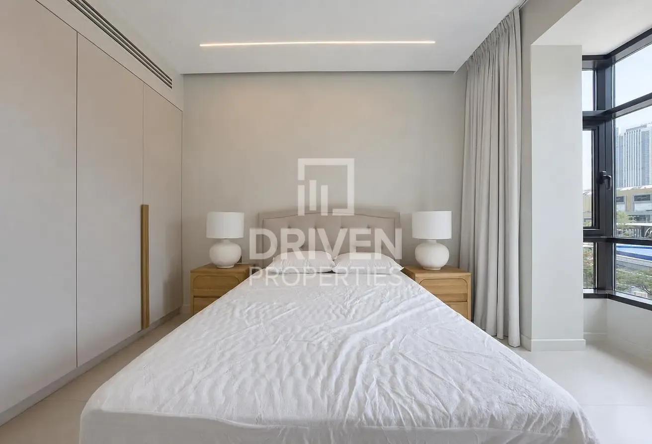 Fully Upgraded | Dubai Mall View | Vacant
