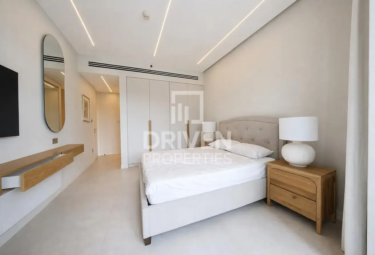 Fully Upgraded | Dubai Mall View | Vacant