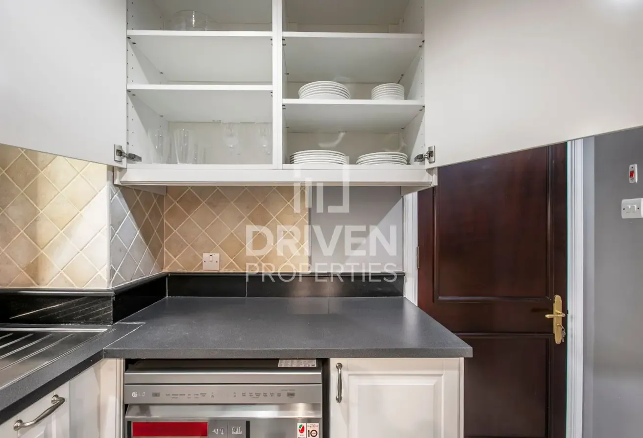 Prime Location | Vacant Apt | Bright Unit