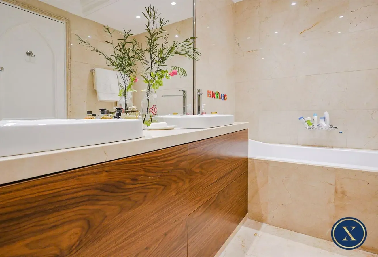 Upgraded | Private Garden | 2 + Study