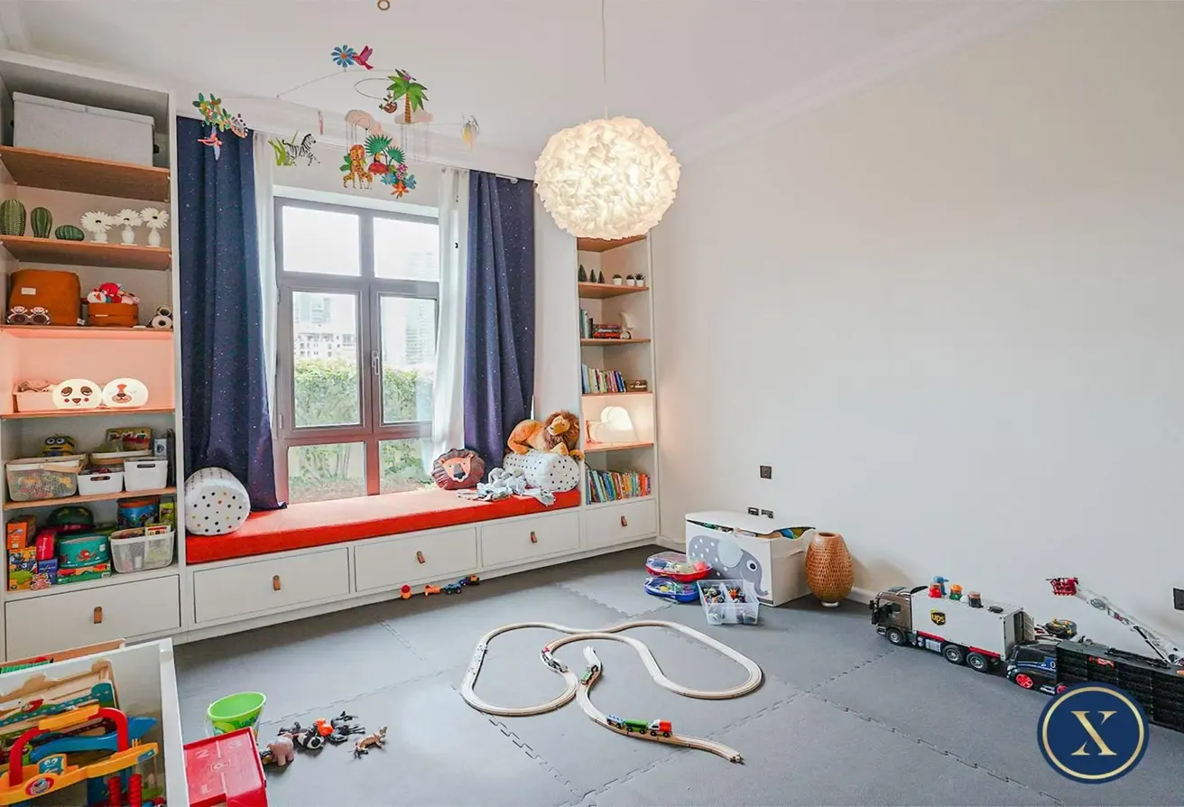 Upgraded | Private Garden | 2 + Study