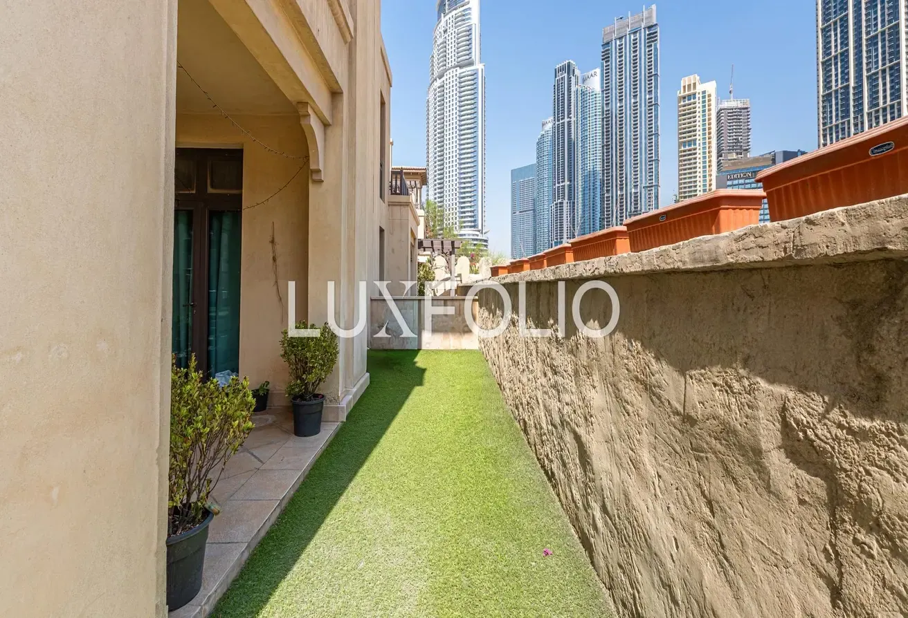 2 + Study | Large Garden | VOT