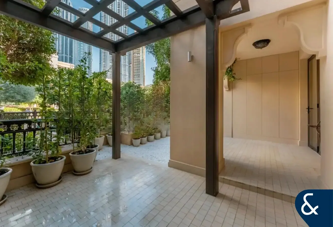 Upgraded | Garden | Vacant | Furnished