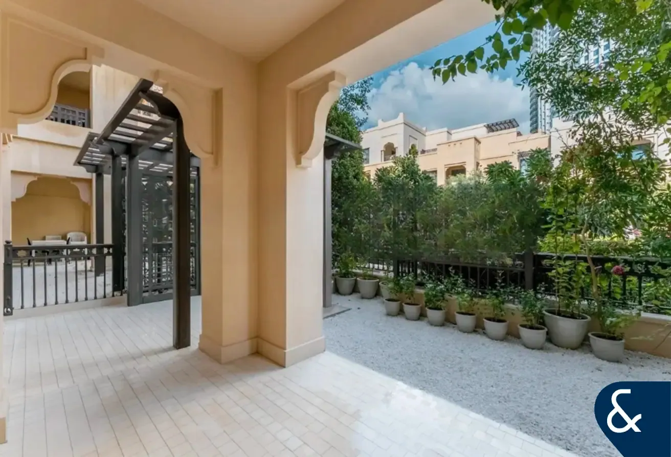 Upgraded | Garden | Vacant | Furnished