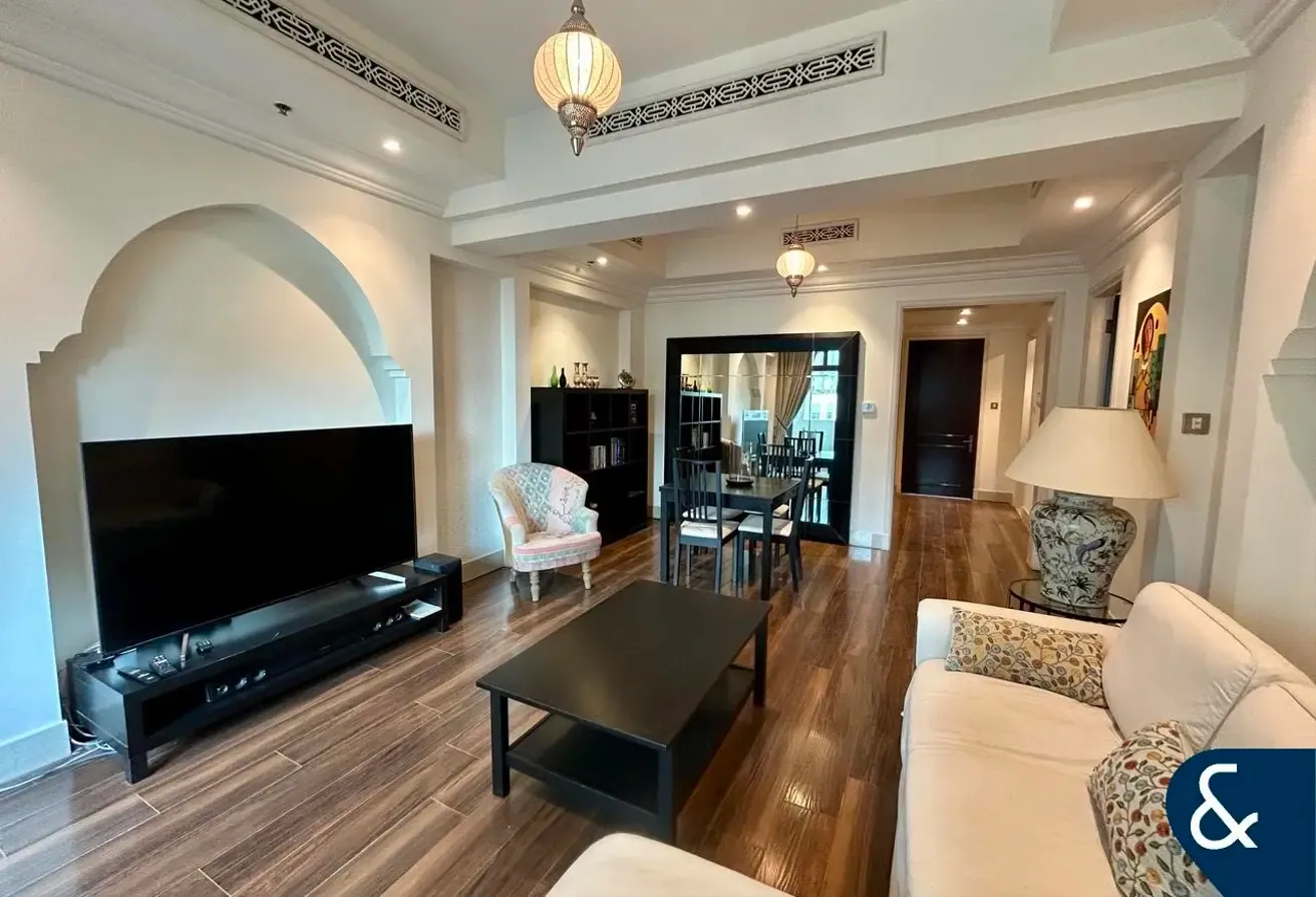 1 Bed | Lake View | Vacant Now