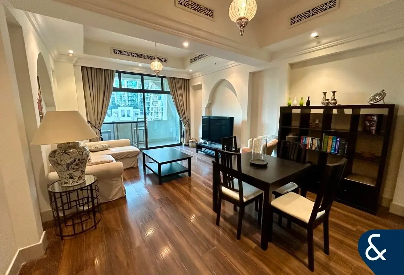 1 Bed | Lake View | Vacant Now
