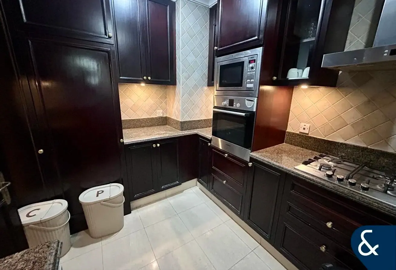1 Bed | Lake View | Vacant Now