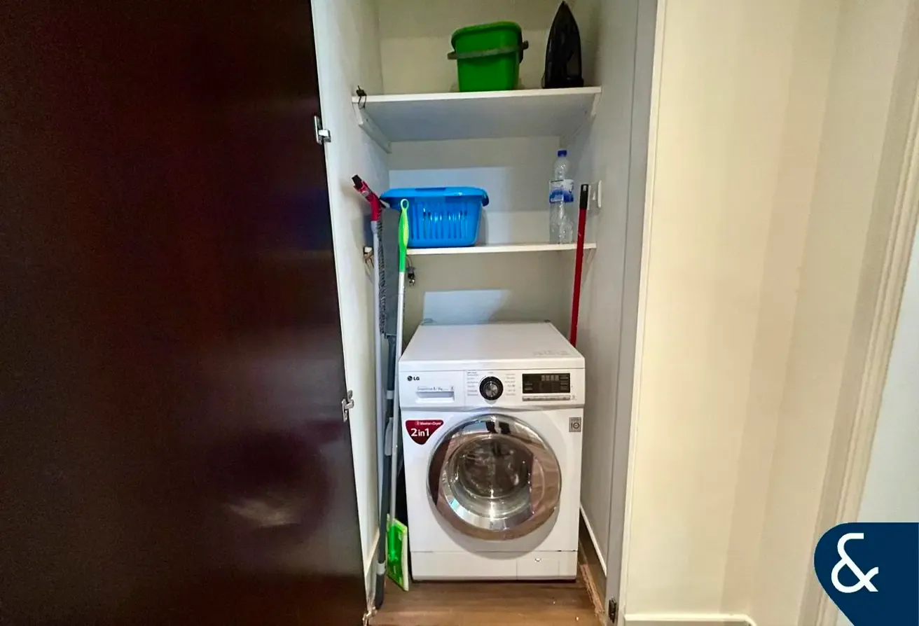 1 Bed | Lake View | Vacant Now