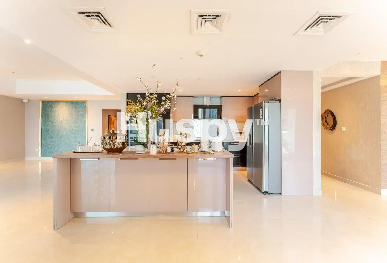 Vacant Now | Upgraded | Mid Floor