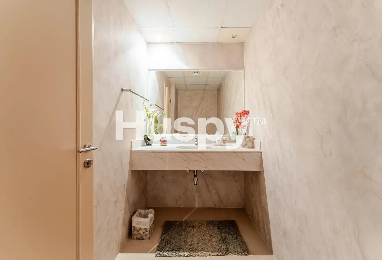Vacant Now | Upgraded | Mid Floor