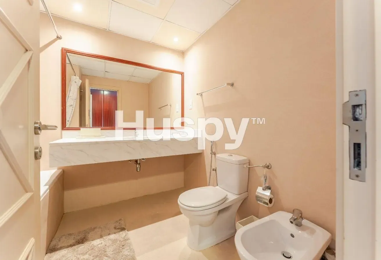 Vacant Now | Upgraded | Mid Floor