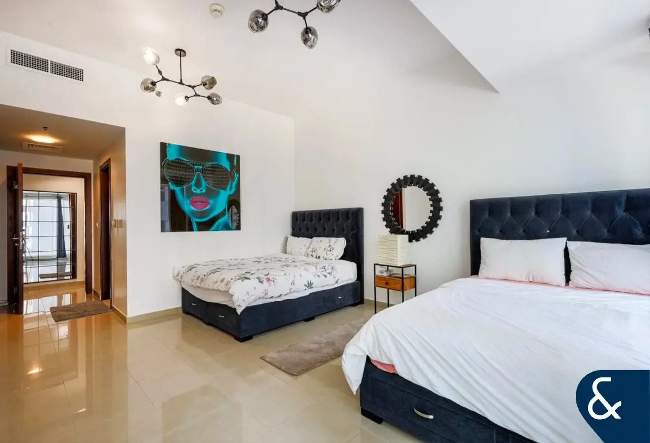 Large Layout | 2 Bedroom | Vacant on Transfer