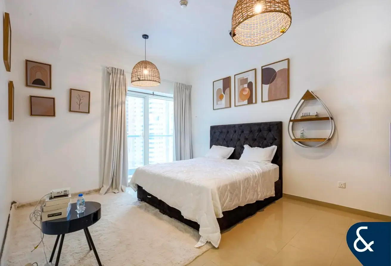 Large Layout | 2 Bedroom | Vacant on Transfer