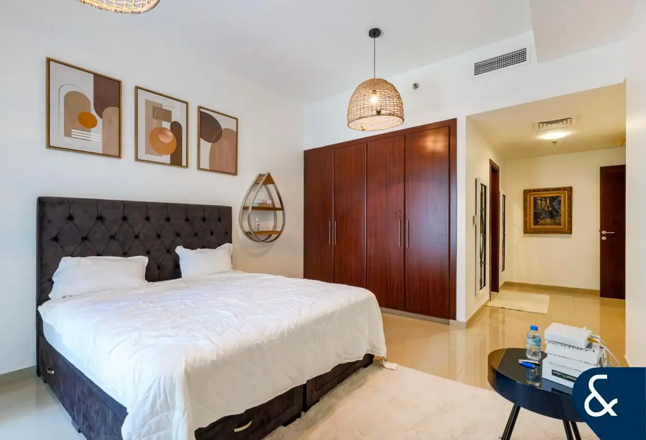 Large Layout | 2 Bedroom | Vacant on Transfer