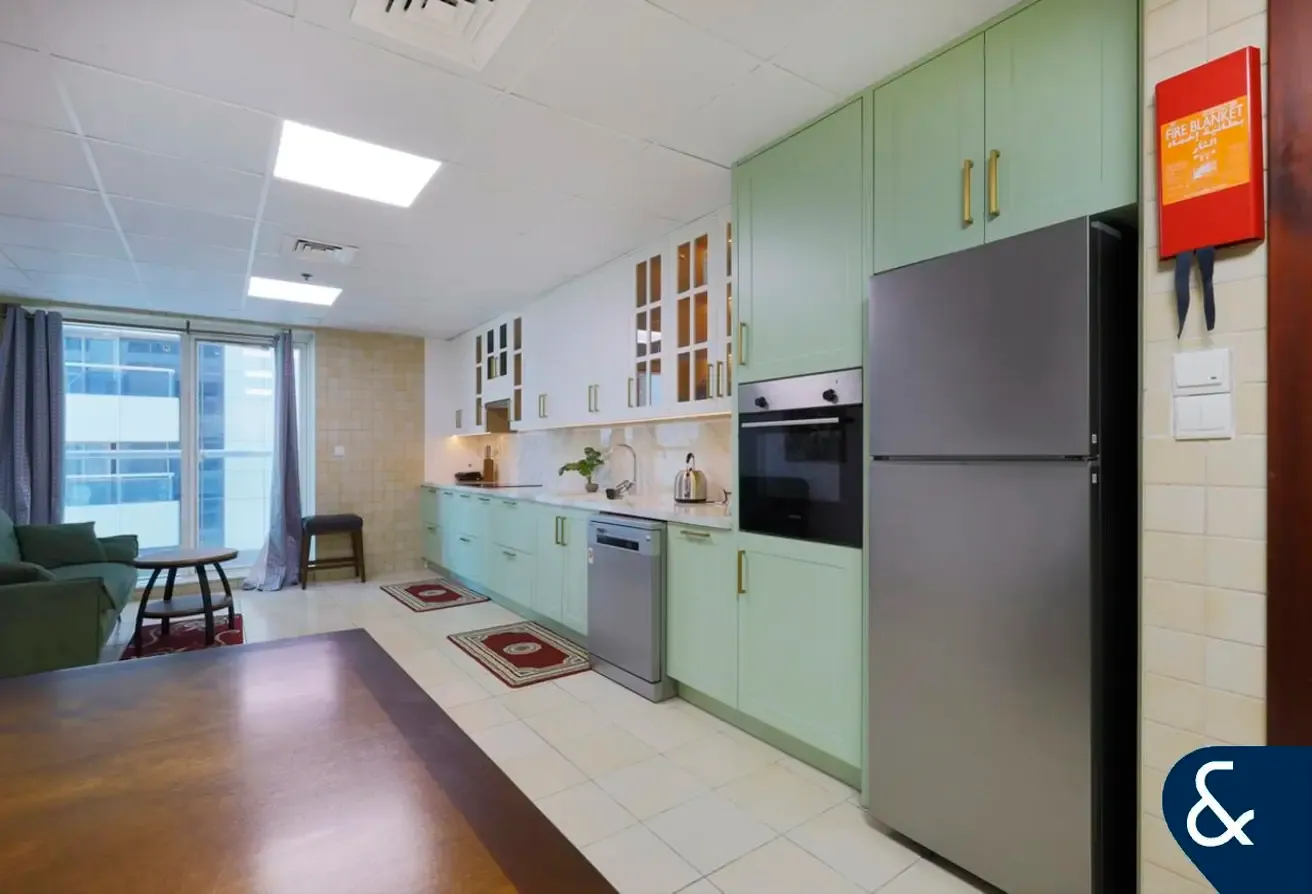Large Layout | 2 Bedroom | Vacant on Transfer