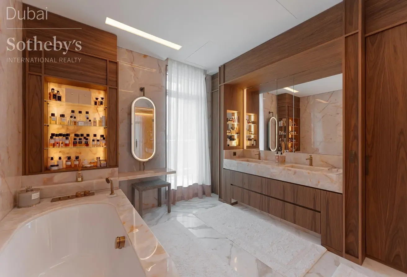 Redesigned Dubai Marina Apartment on High Floor