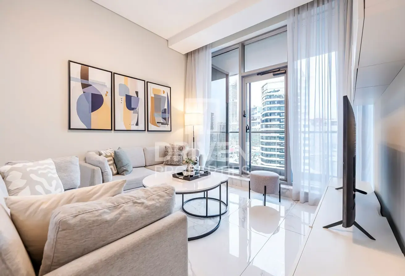 Fully Furnished and High Floor | Canal View