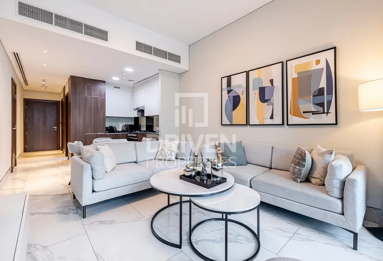 Fully Furnished and High Floor | Canal View