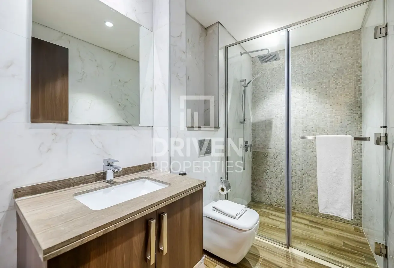 Fully Furnished and High Floor | Canal View
