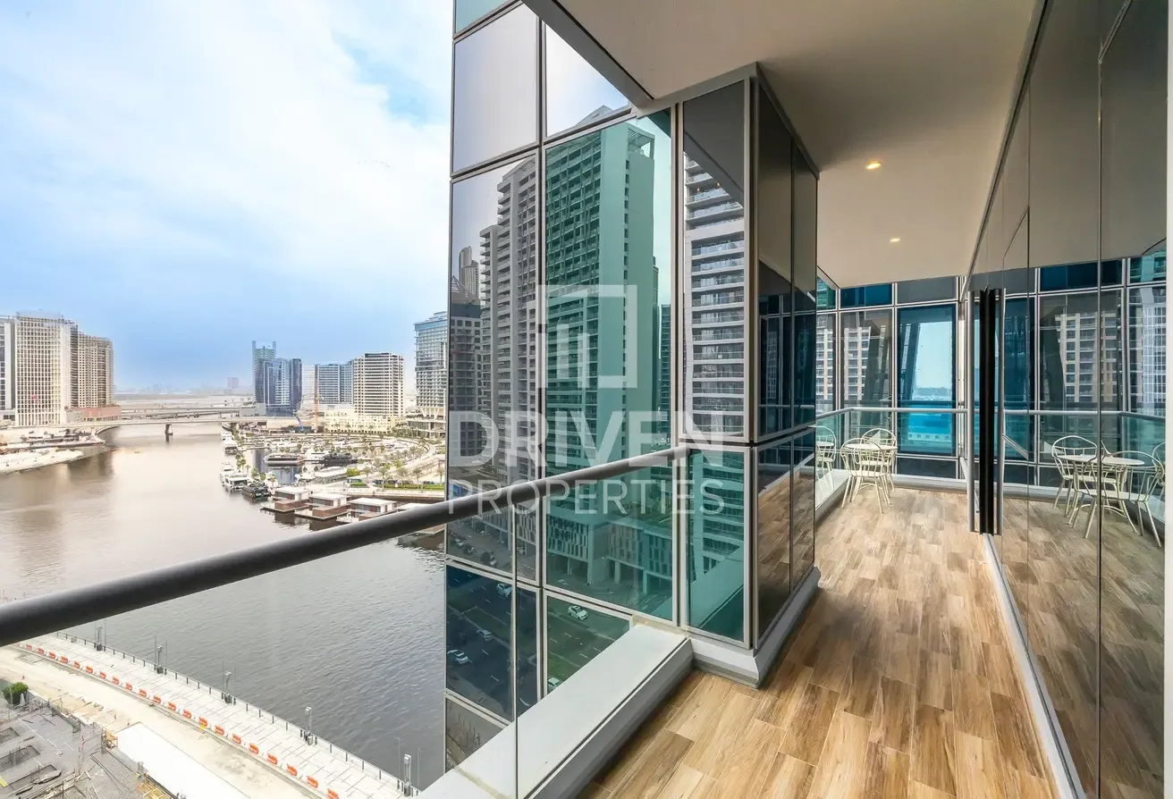 Fully Furnished and High Floor | Canal View