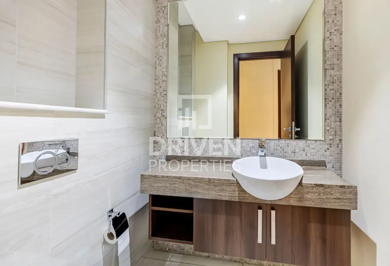 Fully Furnished and High Floor | Canal View