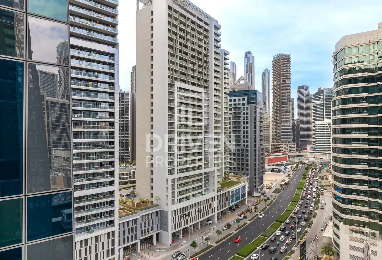 Fully Furnished and High Floor | Canal View