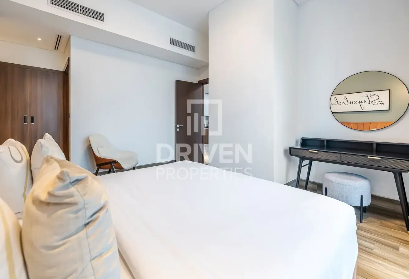 Fully Furnished and High Floor | Canal View