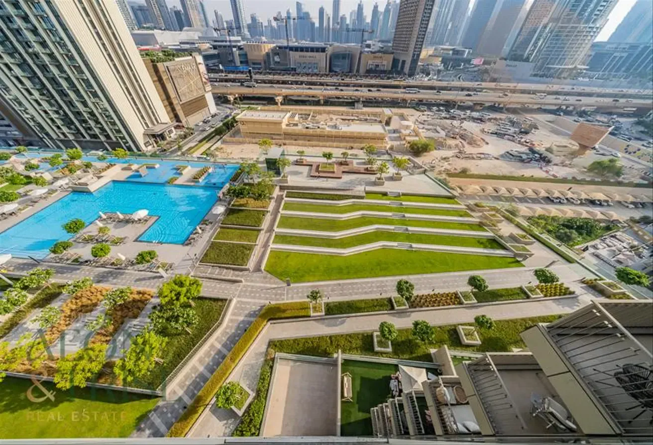 Pool View I Corner Unit I Burj Khalifa View