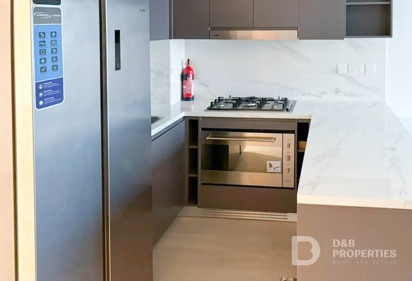 Community View | Spacious and Bright | Modern