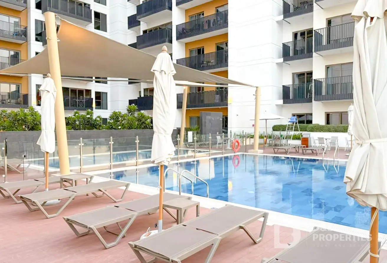 Community View | Spacious and Bright | Modern