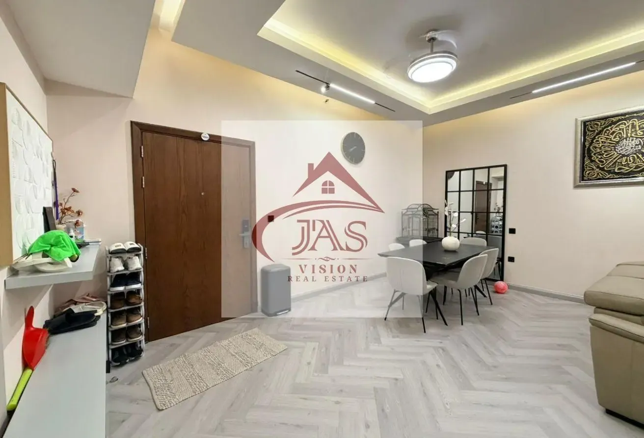 Upgraded | Furnished | Vacant | Next to Metro Stn