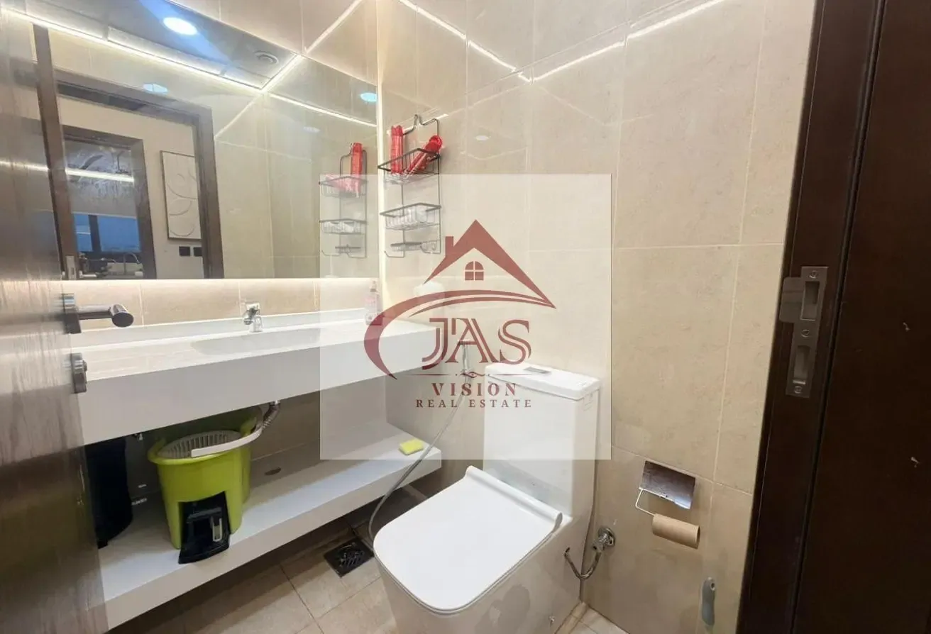Upgraded | Furnished | Vacant | Next to Metro Stn