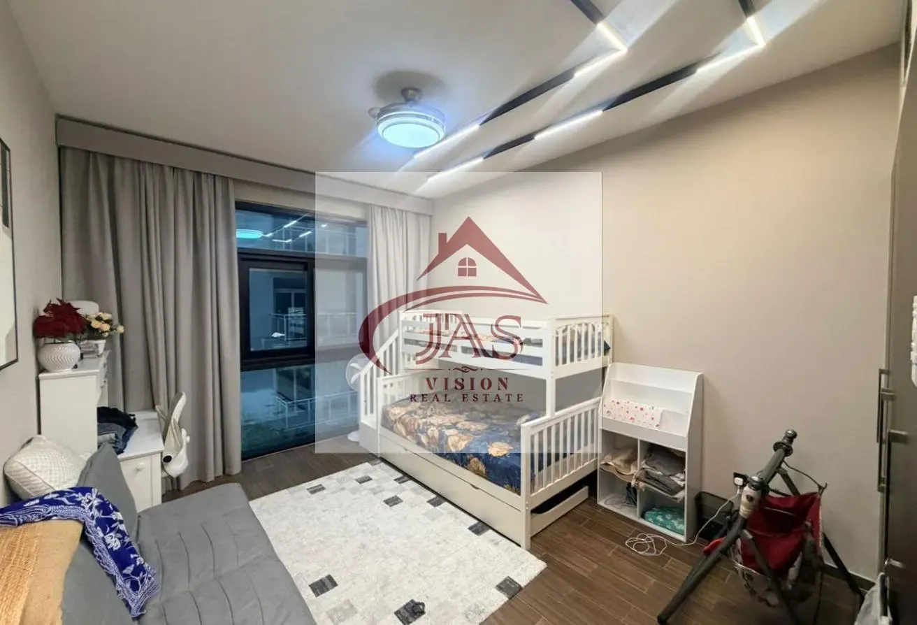 Upgraded | Furnished | Vacant | Next to Metro Stn