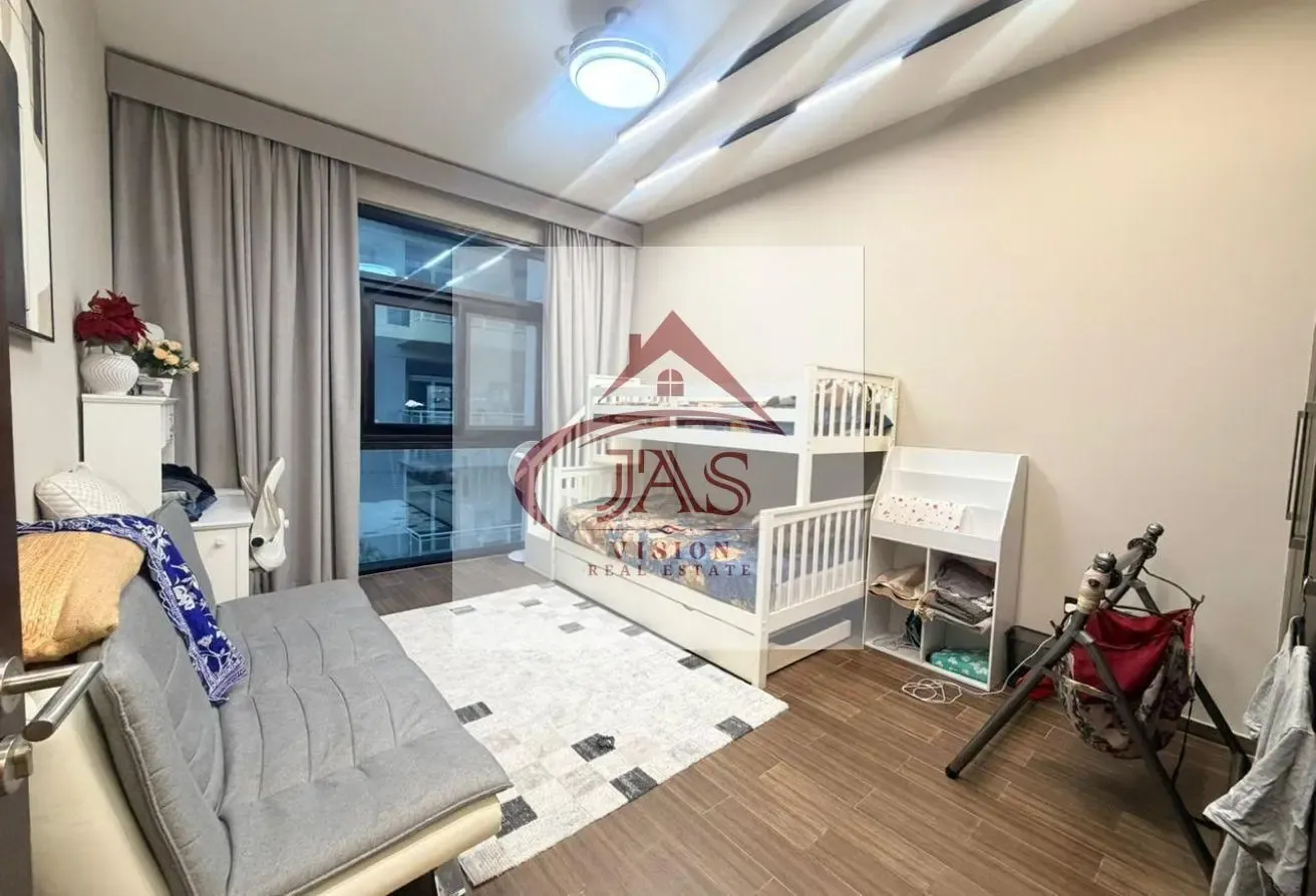 Upgraded | Furnished | Vacant | Next to Metro Stn