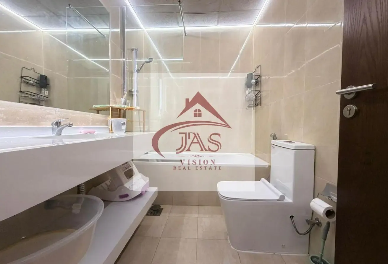 Upgraded | Furnished | Vacant | Next to Metro Stn
